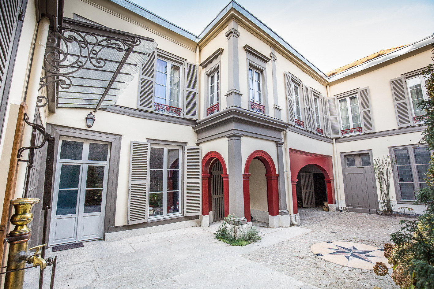 La Cours Pavée - Chambres d'Hôtes à Troyes - Cadre discret au charme cossu et tranquille